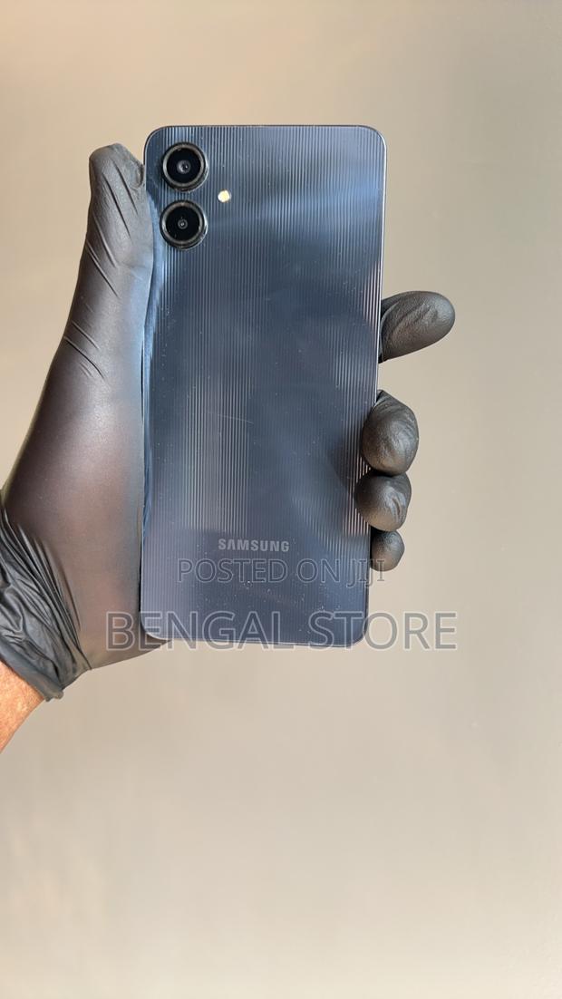 Samsung Galaxy A06 64 GB Black photo 3