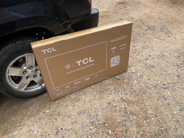 TCL 43” Streamcore Smart Television · Photo 3
