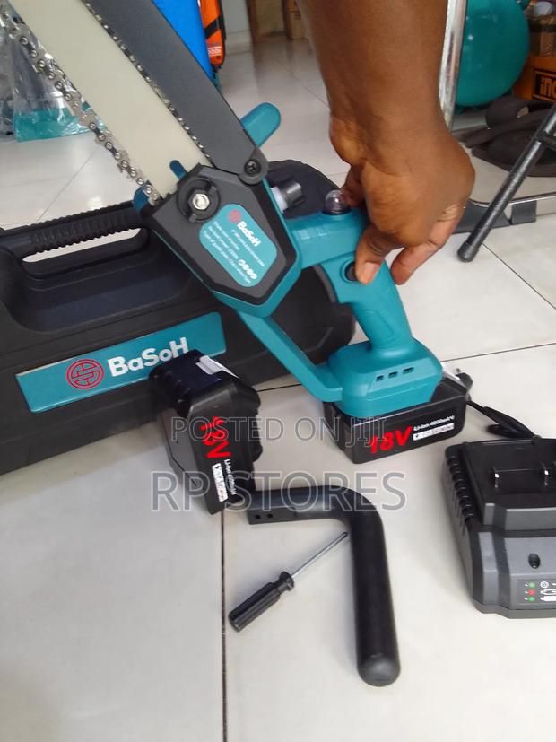 8" Cordless Chainsaw · Photo 4