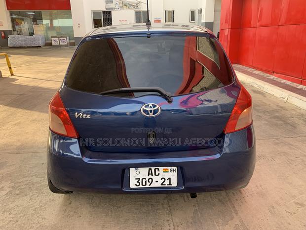 Toyota Vitz 2010 Blue photo 3