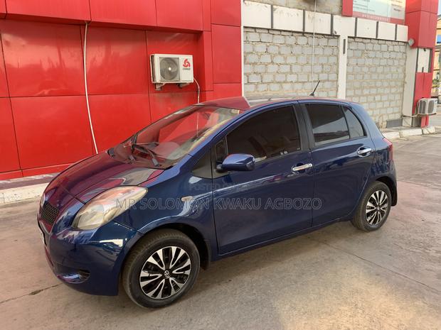 Toyota Vitz 2010 Blue photo 2