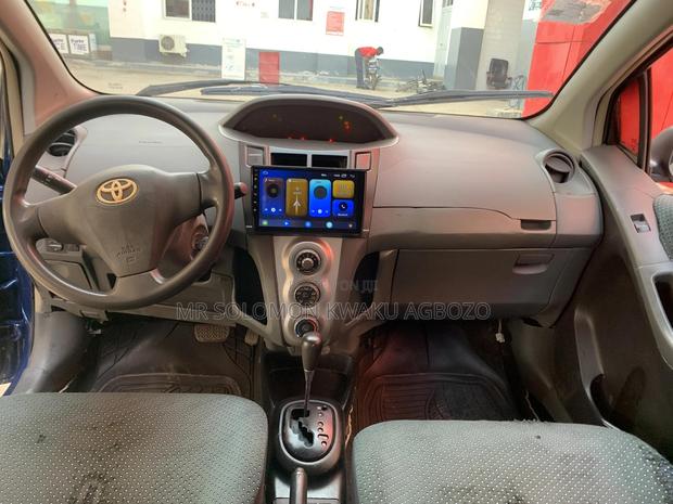 Toyota Vitz 2010 Blue photo 5
