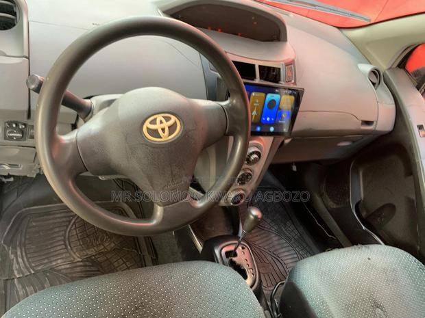 Toyota Vitz 2010 Blue photo 7