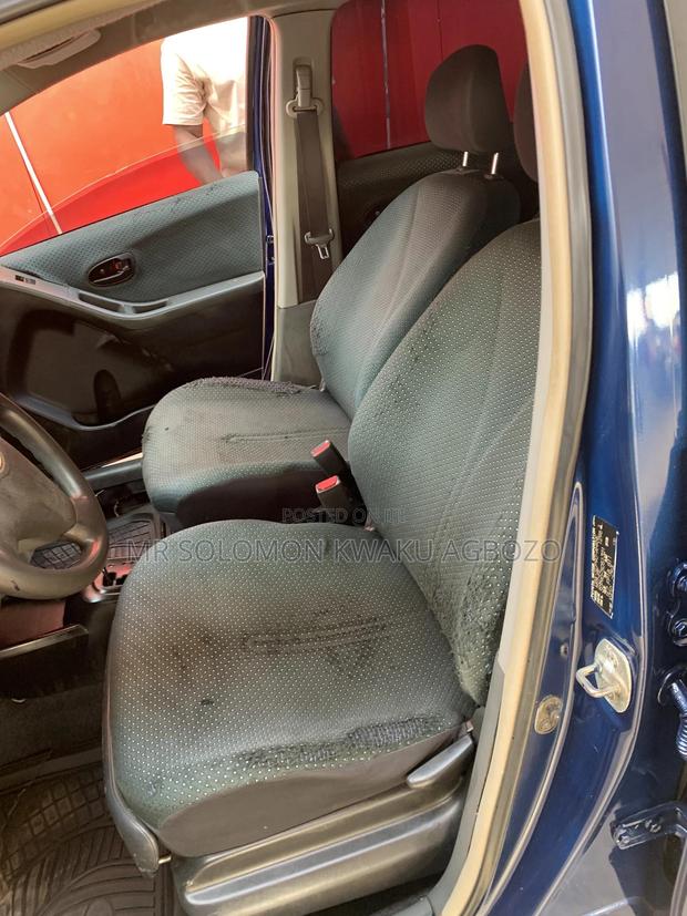 Toyota Vitz 2010 Blue photo 6