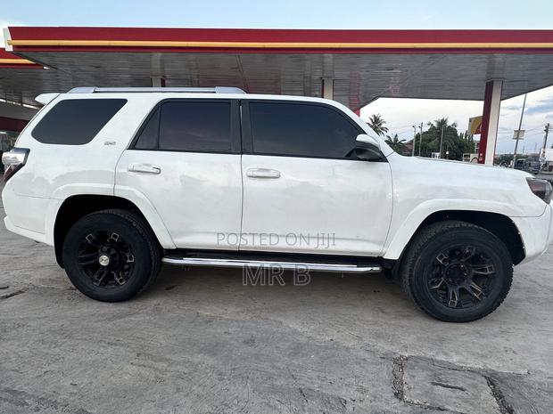 Toyota 4-Runner SR5 4X4 2013 White photo 3