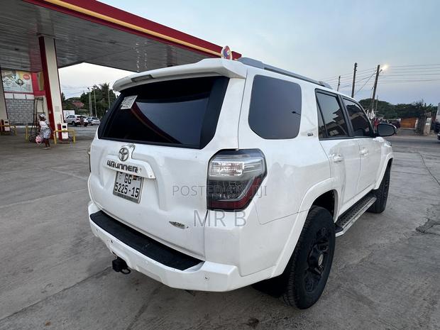 Toyota 4-Runner SR5 4X4 2013 White