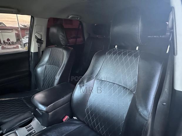 Toyota 4-Runner SR5 4X4 2013 White photo 5