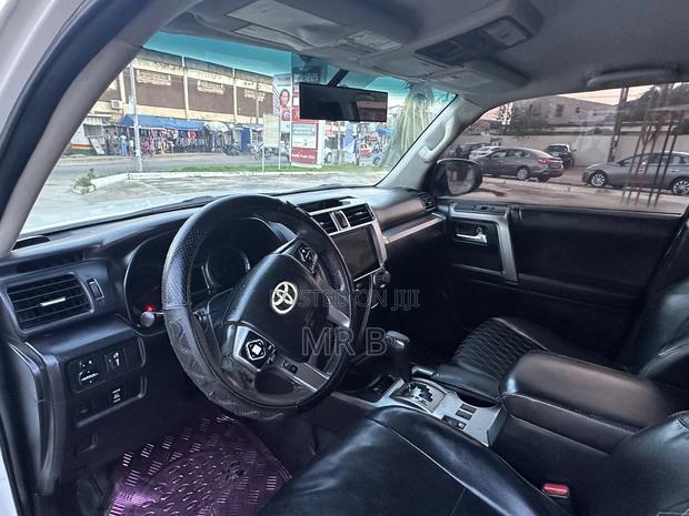 Toyota 4-Runner SR5 4X4 2013 White photo 4
