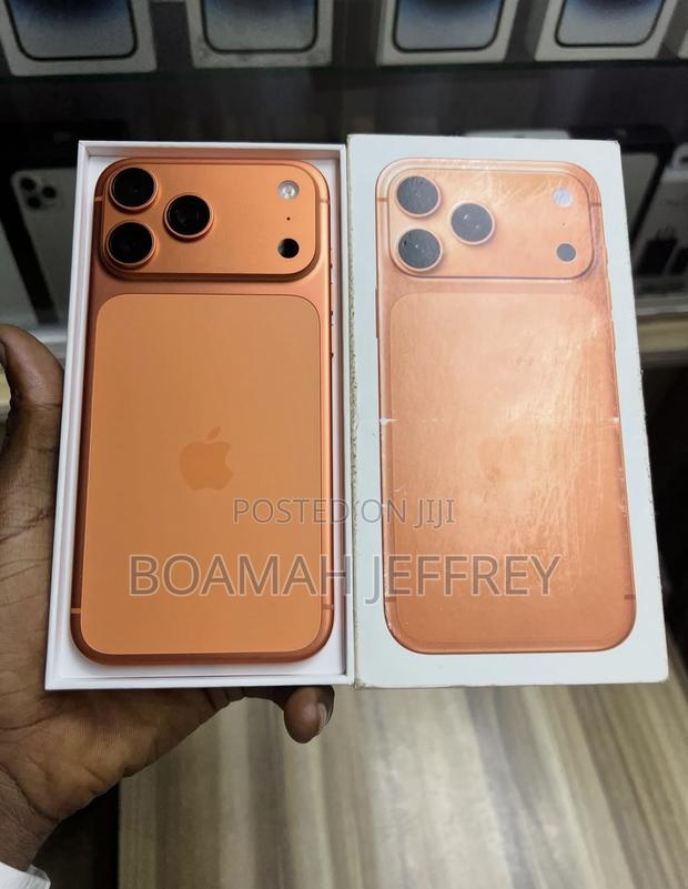 Apple iPhone 17 Pro Max 256 GB Orange · Photo 4
