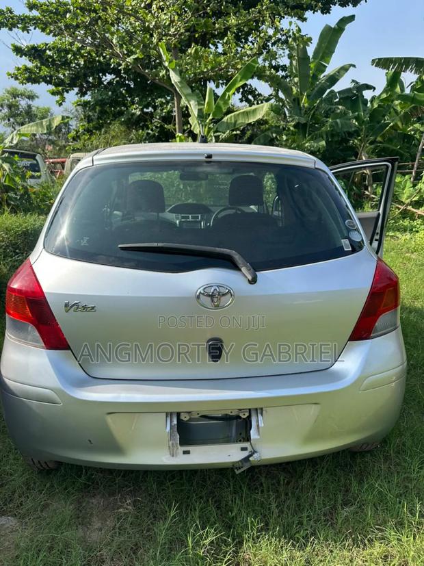 Toyota Vitz 2010 Green