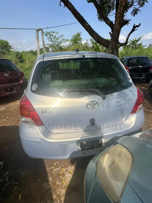 Toyota Vitz 2010 Green