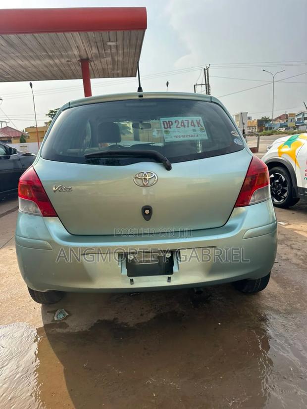 Toyota Vitz 2010 Green