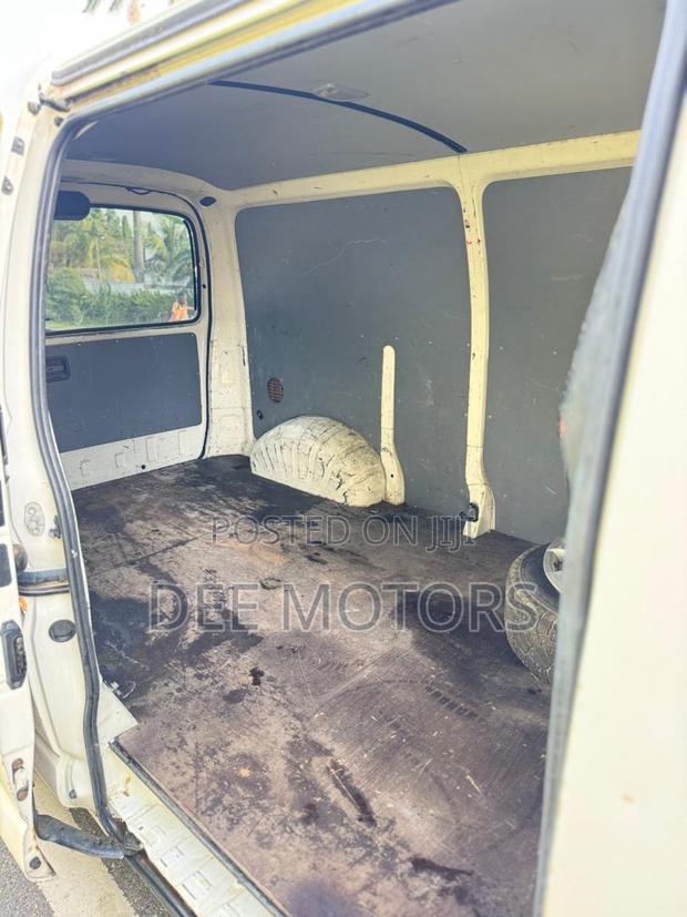 Toyota HiAce 2013 Black