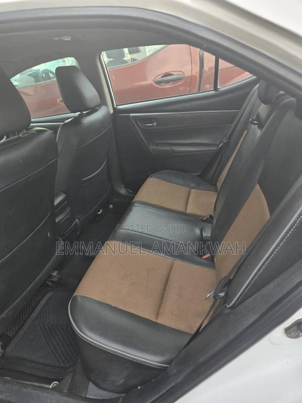 Toyota Corolla LE 4dr Sedan (1.8L 4cyl CVT) 2016 White