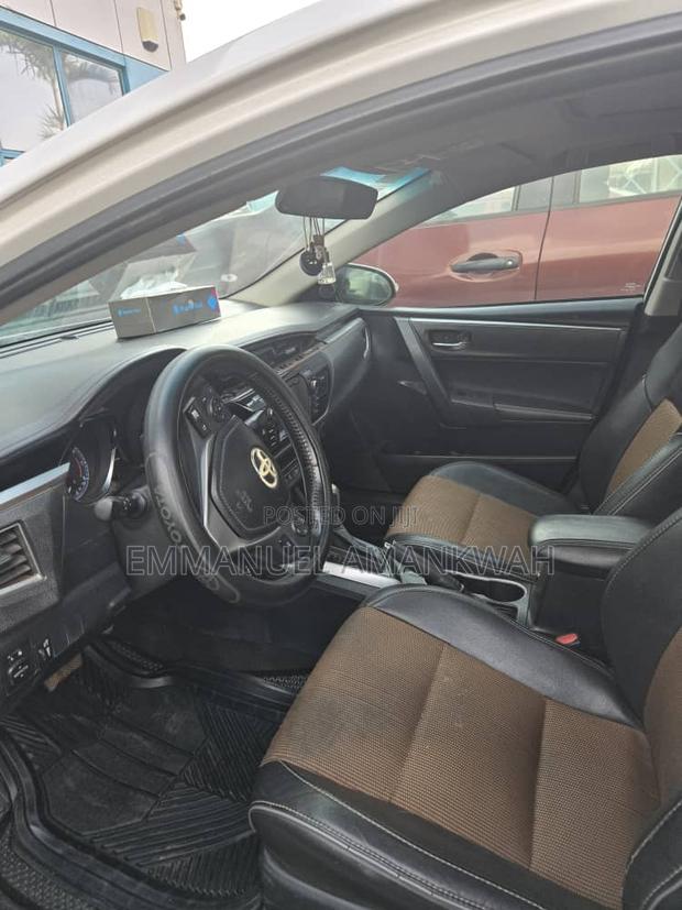 Toyota Corolla LE 4dr Sedan (1.8L 4cyl CVT) 2016 White