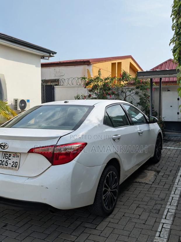 Toyota Corolla LE 4dr Sedan (1.8L 4cyl CVT) 2016 White