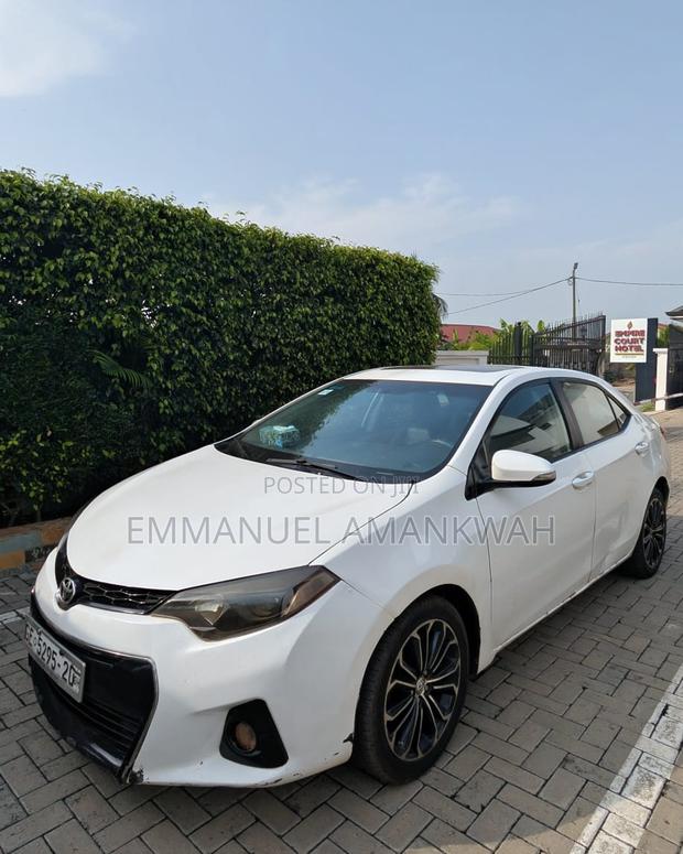 Toyota Corolla LE 4dr Sedan (1.8L 4cyl CVT) 2016 White