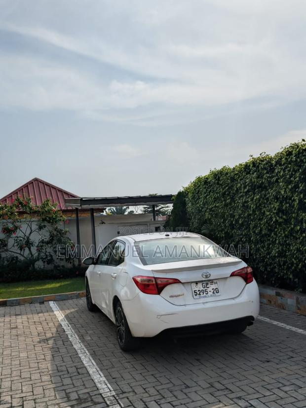 Toyota Corolla LE 4dr Sedan (1.8L 4cyl CVT) 2016 White