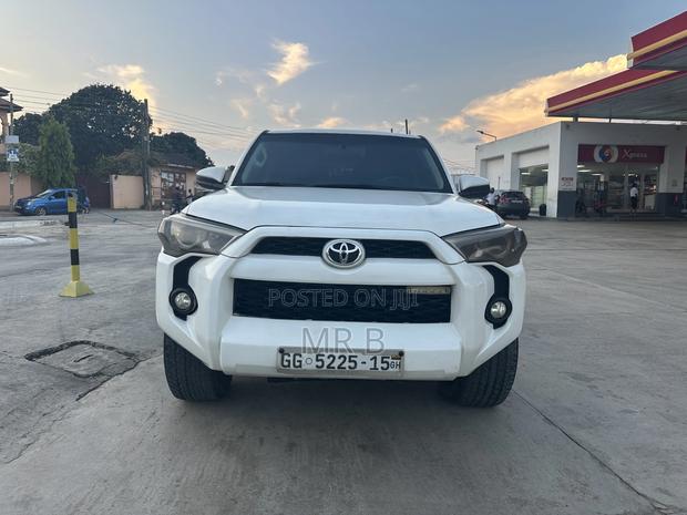 Toyota 4-Runner SR5 4X4 2013 White photo 2
