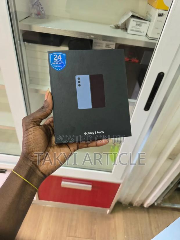 New Samsung Galaxy Z Fold 5 512 GB Black · Photo 3