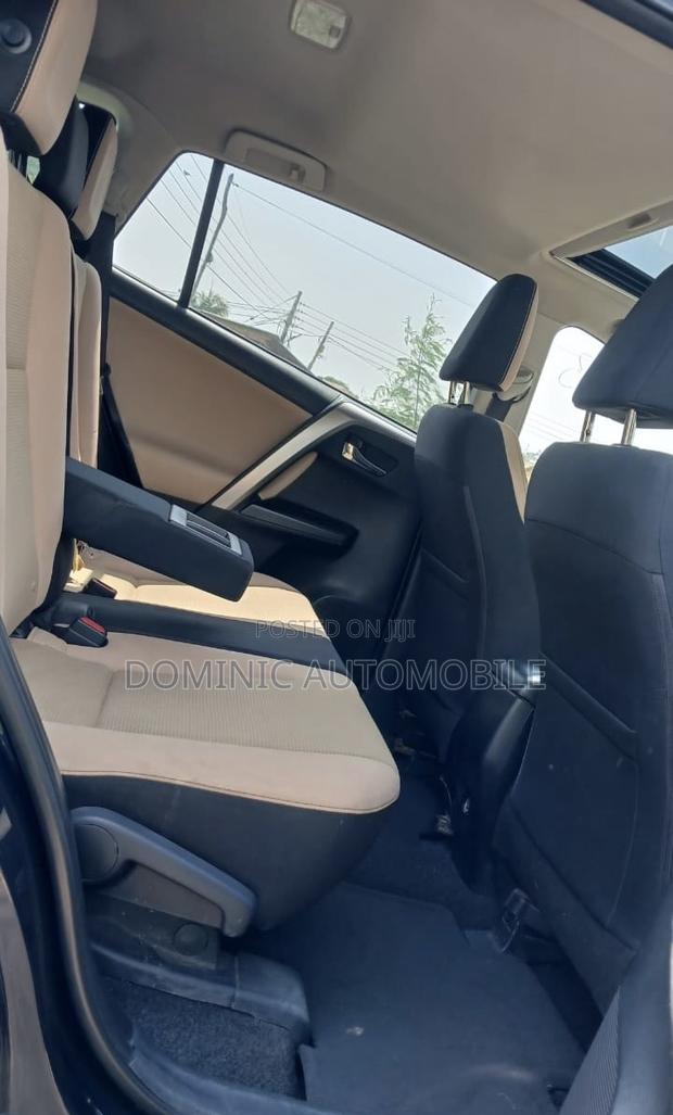 Toyota RAV4 XLE AWD (2.5L 4cyl 6A) 2017 Blue