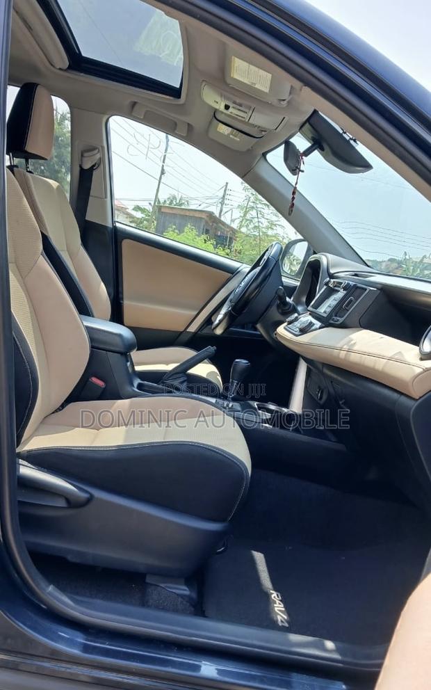 Toyota RAV4 XLE AWD (2.5L 4cyl 6A) 2017 Blue