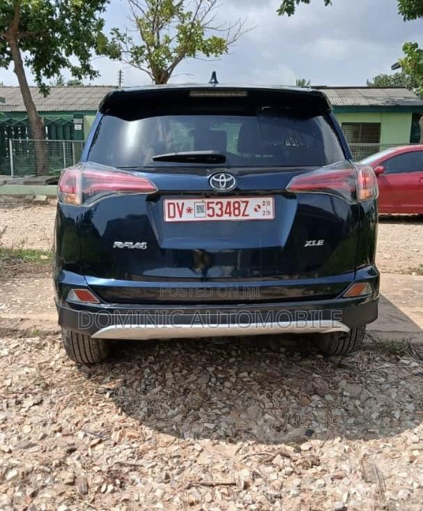 Toyota RAV4 XLE AWD (2.5L 4cyl 6A) 2017 Blue