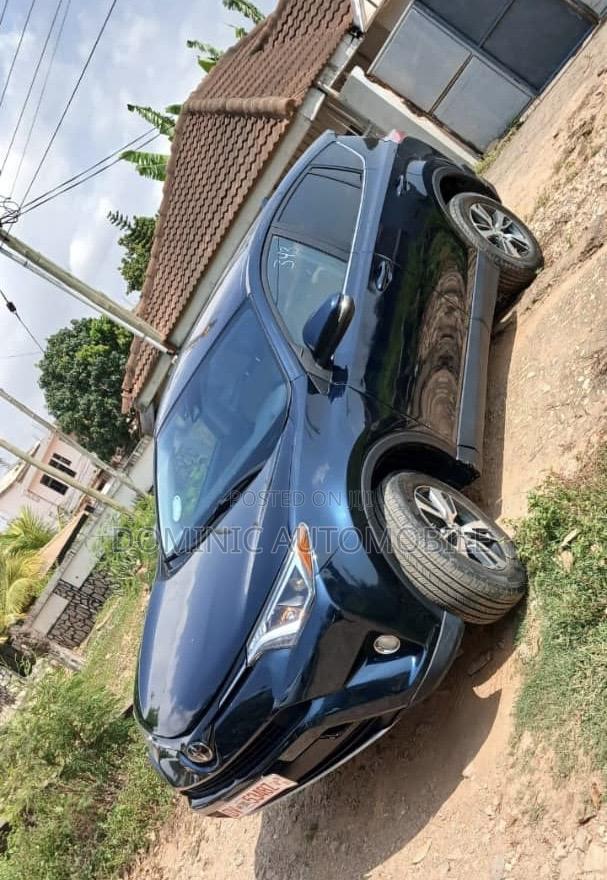Toyota RAV4 XLE AWD (2.5L 4cyl 6A) 2017 Blue