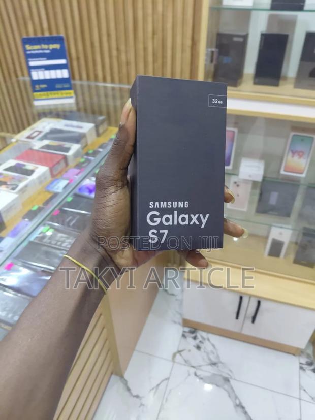 New Samsung Galaxy S7 32 GB Black · Photo 4