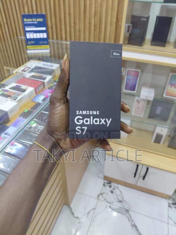 New Samsung Galaxy S7 32 GB Black · Photo 3