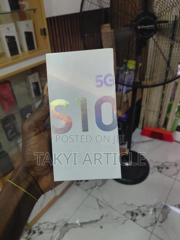 New Samsung Galaxy S10 5G 512 GB Black · Photo 3