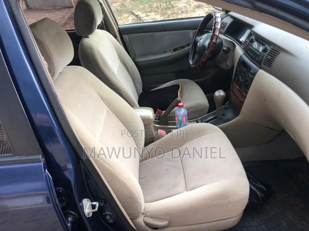 Toyota Corolla LE (1.8L 4cyl 2A) 2018 Blue