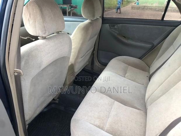 Toyota Corolla LE (1.8L 4cyl 2A) 2018 Blue