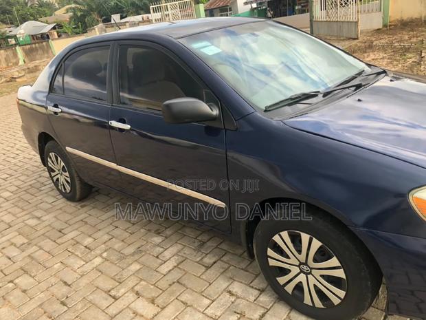 Toyota Corolla LE (1.8L 4cyl 2A) 2018 Blue