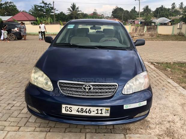 Toyota Corolla LE (1.8L 4cyl 2A) 2018 Blue