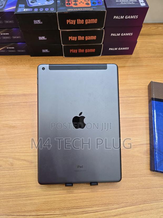 Apple iPad 10.2 (2020) 64 GB Gray · Photo 3