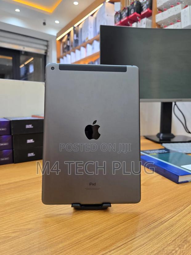 Apple iPad 10.2 (2020) 64 GB Gray · Photo 2