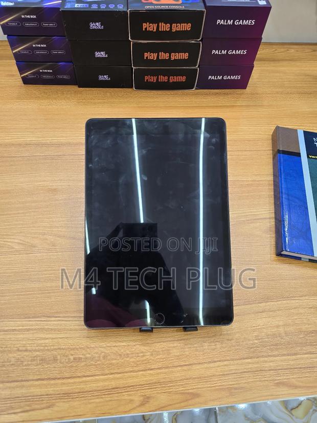 Apple iPad 10.2 (2020) 64 GB Gray · Photo 4