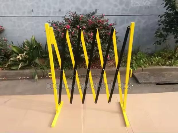 Expandable Fiber Barricade With Wheels/ Fence/Barrier photo 3