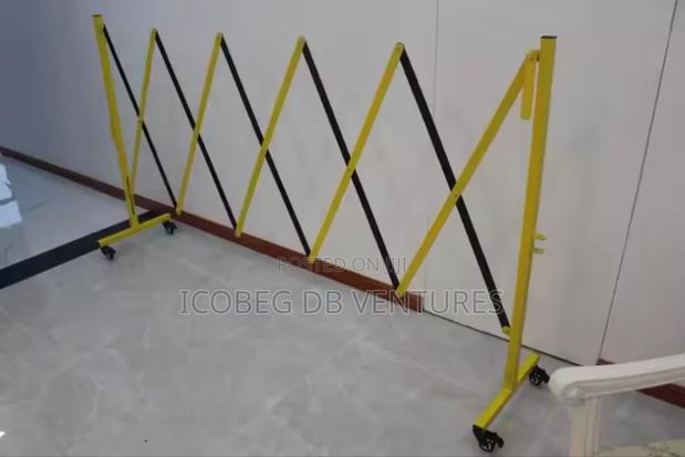 Expandable Fiber Barricade With Wheels/ Fence/Barrier photo 6