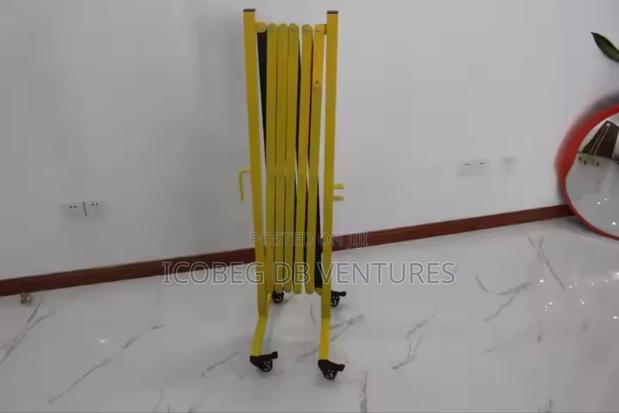Expandable Fiber Barricade With Wheels/ Fence/Barrier photo 7