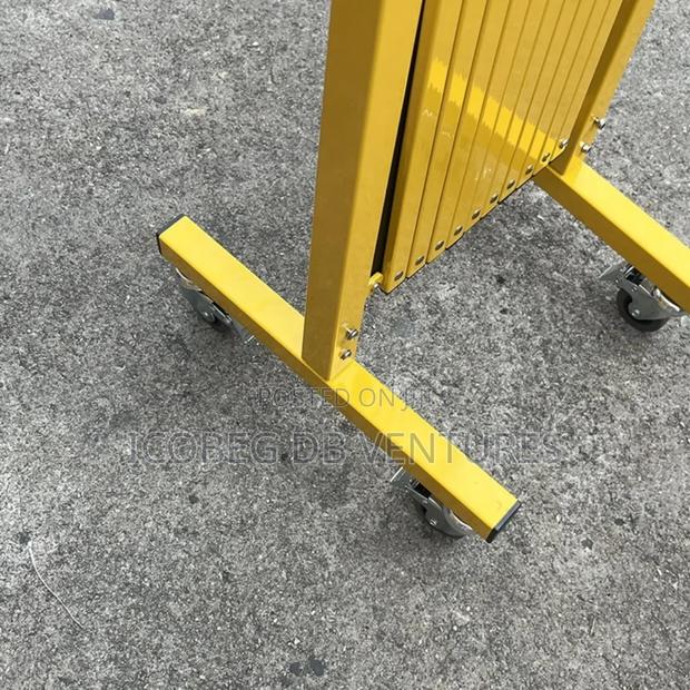 Expandable Fiber Barricade With Wheels/ Fence/Barrier photo 8