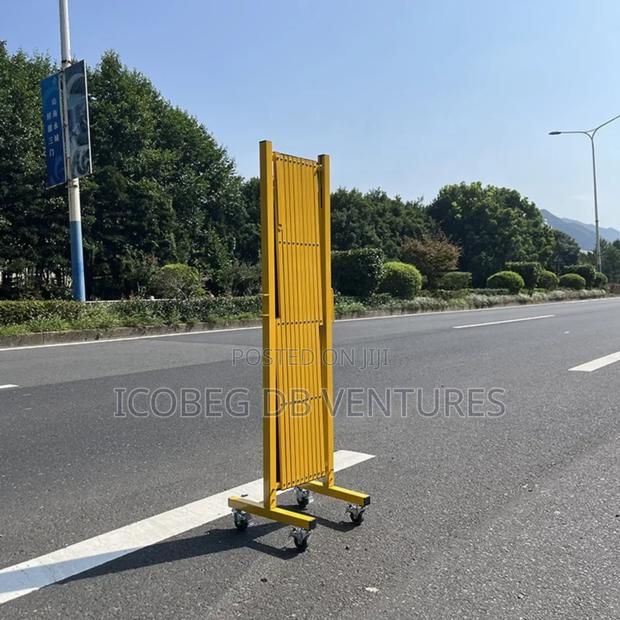 Expandable Fiber Barricade With Wheels/ Fence/Barrier photo 9