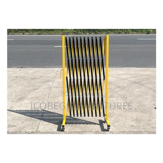 Expandable Fiber Barricade With Wheels/ Fence/Barrier photo 10