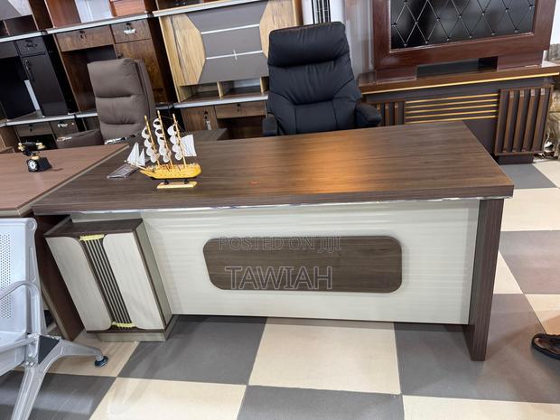 Boss Office Desk and Luxury Office Chair · Photo 3