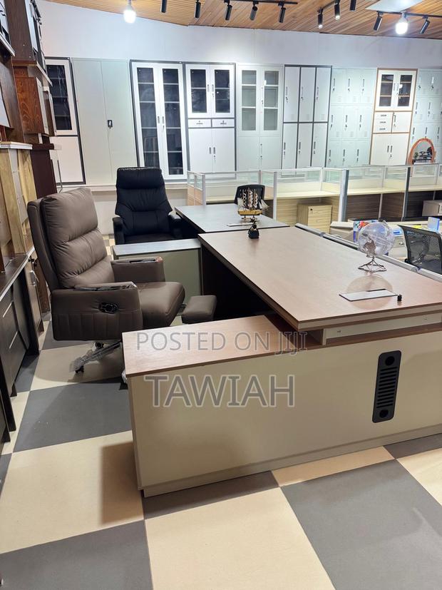 Executive Office Desk and Chair · Photo 3