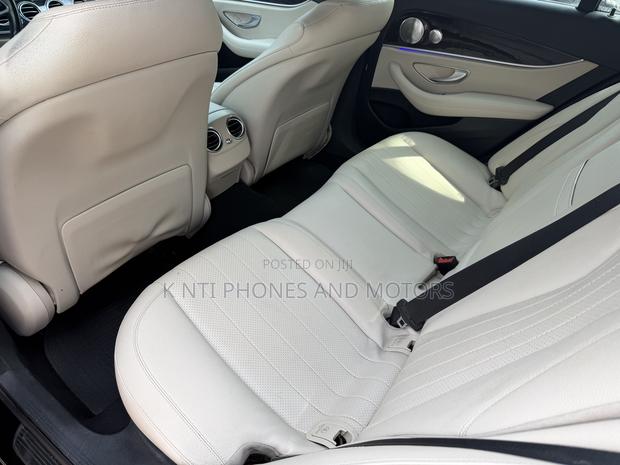 Mercedes-Benz E300 2019 Black photo 5