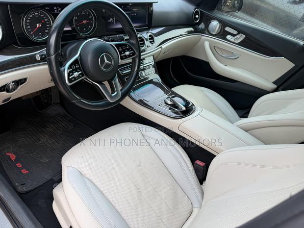 Mercedes-Benz E300 2019 Black photo 7