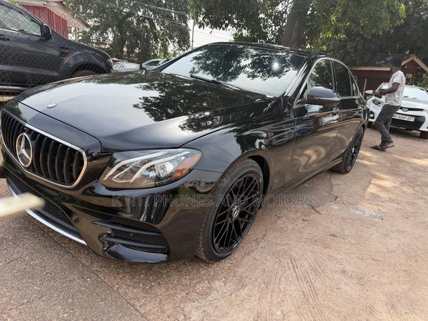 Mercedes-Benz E300 2019 Black photo 6