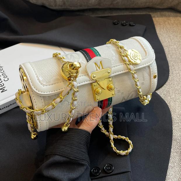 Premium Quality Two-Tone Leather Design Bag photo 2